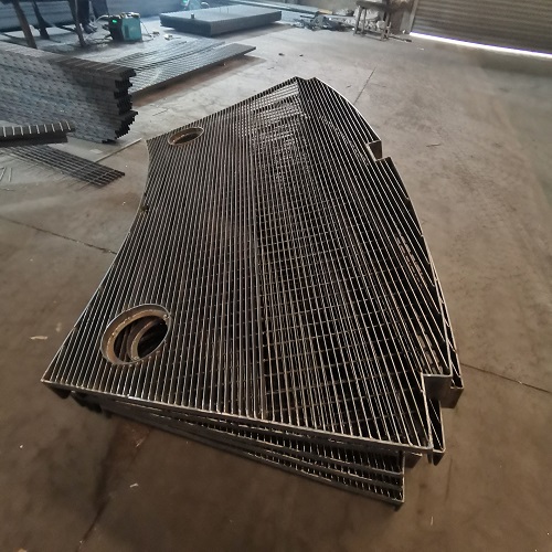 異型通風(fēng)污水處理廠平臺(tái)鋼格柵鋼格板：負(fù)載能力與安全解析