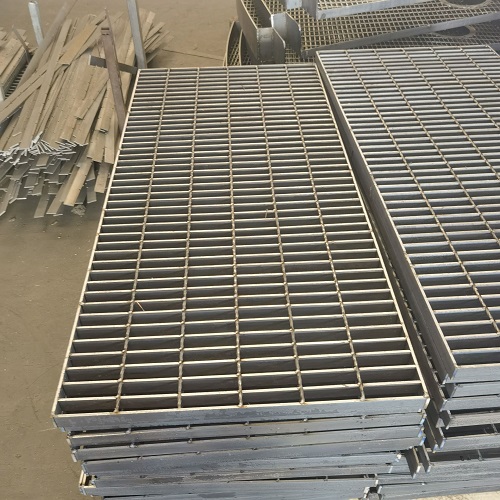 平臺(tái)走道鋼格板鋼格柵耐磨承重強(qiáng)的選購攻略