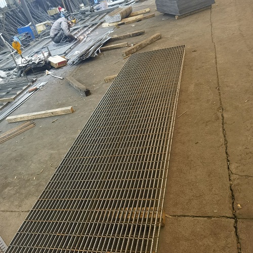 平臺鋼格板鋼格柵的防滑設(shè)計提升項目的安全性