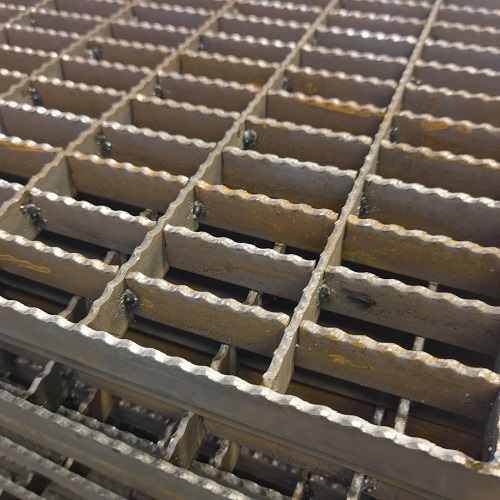 齒形平臺(tái)鋼格柵鋼格板的特性、應(yīng)用和可靠性