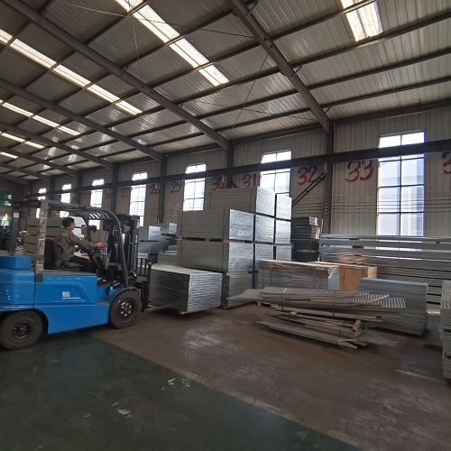 為什么大項(xiàng)目都選G325/30/100鋼格板？?jī)?yōu)勢(shì)全在這