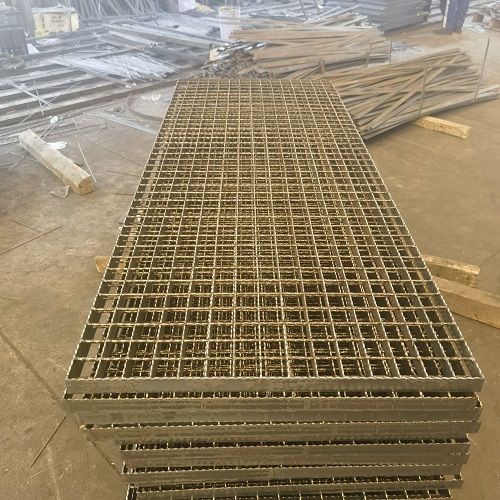 鋼格板表面處理方式對比：噴漆、鍍鋅、不銹鋼哪種更耐用？