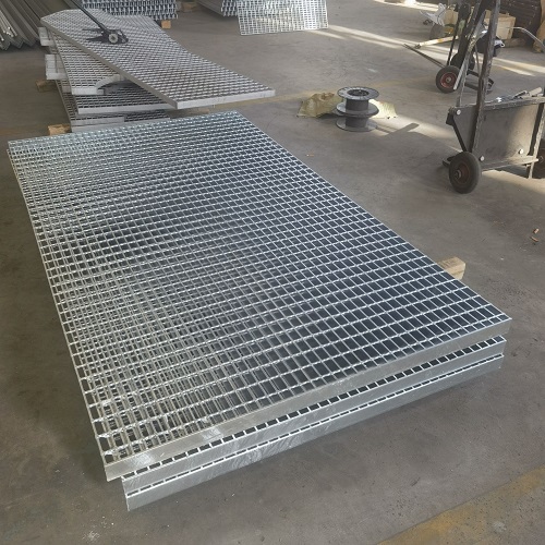 鋼格板表面處理方式對比：噴漆、鍍鋅、不銹鋼哪種更耐用？