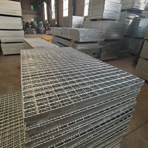 高空作業(yè)平臺(tái)專(zhuān)用鋼格板：安全承重設(shè)計(jì)全解析！