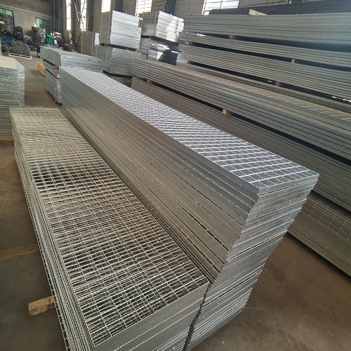 高空作業(yè)平臺(tái)專(zhuān)用鋼格板：安全承重設(shè)計(jì)全解析！