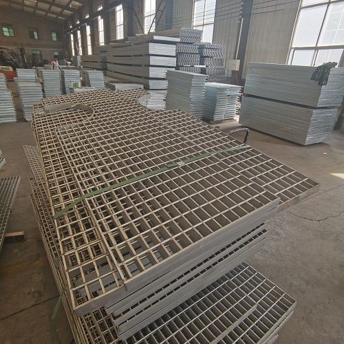 橋梁檢修通道鋼格板：如何兼顧輕量化與高強度？