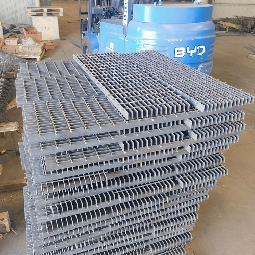 客戶血淚教訓(xùn)：選錯(cuò)鋼格板規(guī)格，3個(gè)月就變形！