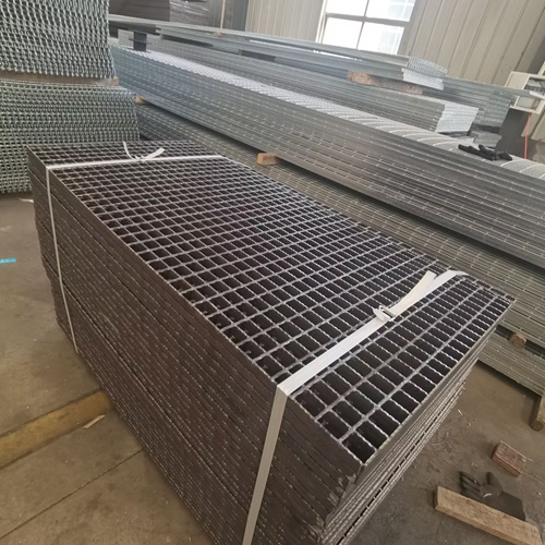 污水處理廠鋼格柵怎么選？耐腐蝕方案全解析