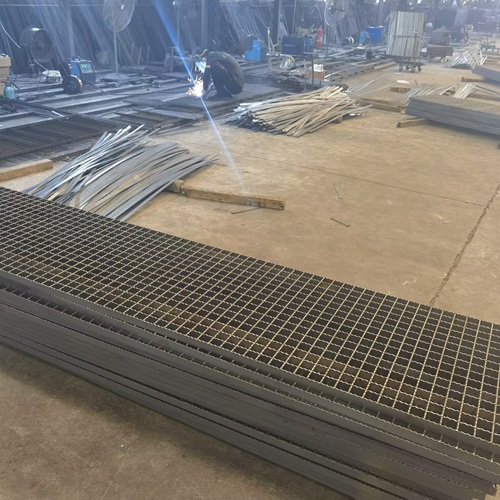 鋼格板排水不暢怎么改進(jìn)？試試這樣做