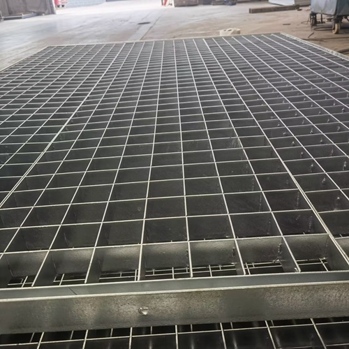 鋼格板用于學(xué)校實訓(xùn)平臺的真實案例