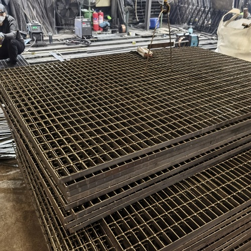 別再被忽悠了，鋼格柵板選錯(cuò)損失遠(yuǎn)比你想象的大