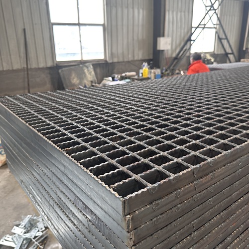 鋼格柵板在數(shù)據(jù)中心冷熱通道管理中的作用