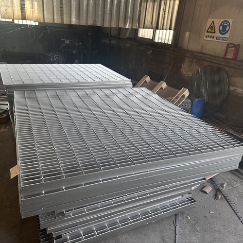 鋼格柵板生銹怎么辦？教你幾招輕松應(yīng)對