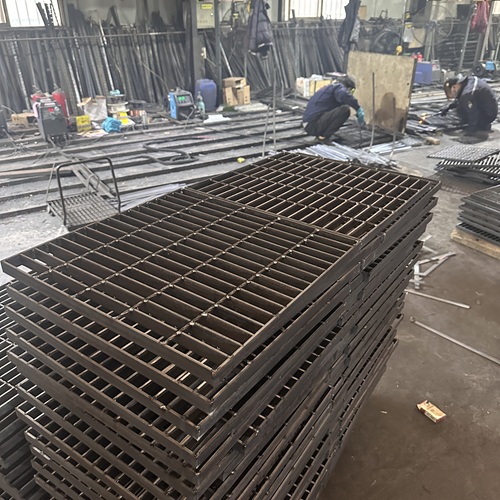 鋼格柵板變形后還能修復(fù)嗎