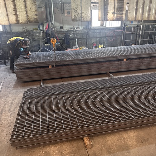 鋼格柵板的型號(hào)分類全解析，別再選錯(cuò)了