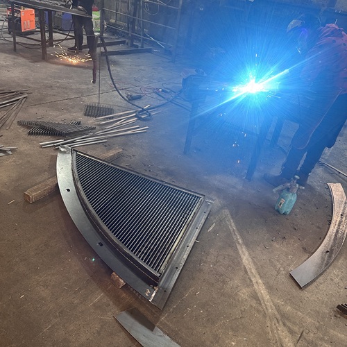 鋼格板材質(zhì)選錯(cuò)易開裂！2025選型避雷指南