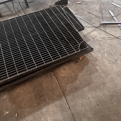 鋼格板在冷鏈倉庫的應(yīng)用，防滑耐低溫太實用