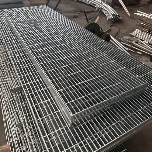 鋼格板在冷鏈倉庫的應(yīng)用，防滑耐低溫太實用