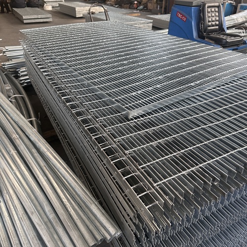 光伏電站平臺用鋼格板，承重強還適配戶外環(huán)境