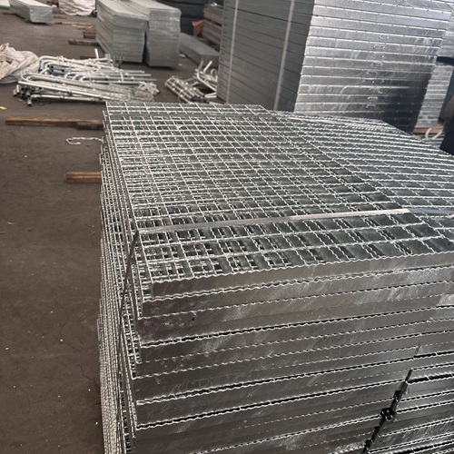 鋼格板能承重的核心原理，原來(lái)靠這2個(gè)結(jié)構(gòu)設(shè)計(jì)