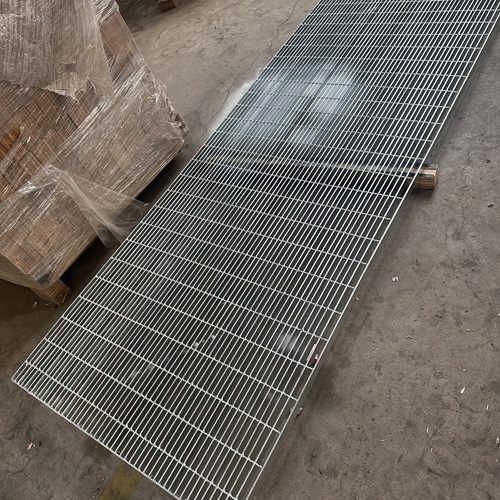 鋼格板焊接工藝全過(guò)程，點(diǎn)焊和壓焊區(qū)別在哪