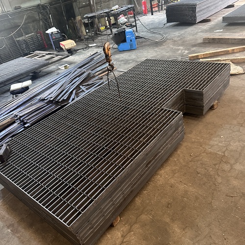 鋼格板使用中易忽視的維護(hù)細(xì)節(jié)，延長壽命靠它